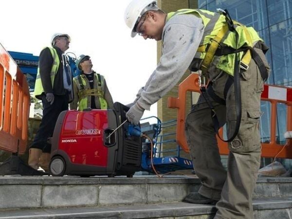 Honda EU 30is 3 kVA İnvertörlü Benzinli Monofaze Jeneratör