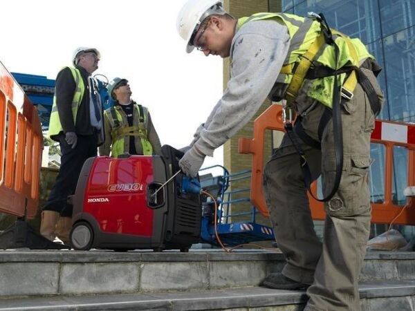 Honda EU 30is 3 kVA İnvertörlü Benzinli Monofaze Jeneratör