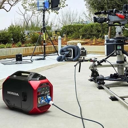 Honda EU 32i 3.2 kVA İnvertörlü Benzinli Monofaze Jeneratör