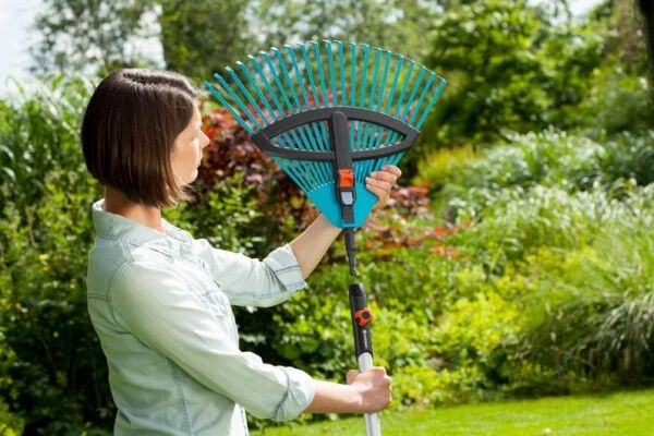 Gardena 3099-20 Ayarlanabilir Çim ve Yaprak Tırmığı