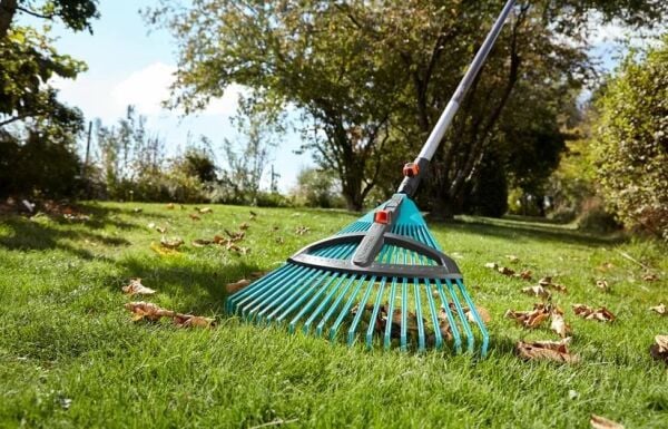Gardena 3099-20 Ayarlanabilir Çim ve Yaprak Tırmığı