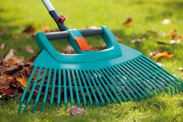 Gardena 3107-20 Yelpaze Çim ve Yaprak Tırmığı