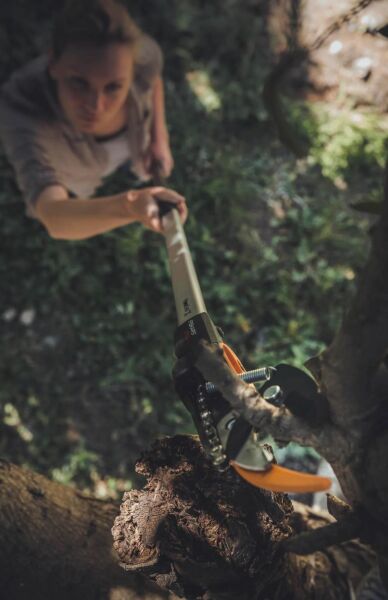 Fiskars 115017 UPX86 PowerGear Teleskopik Yüksek Dal Kesme Makası