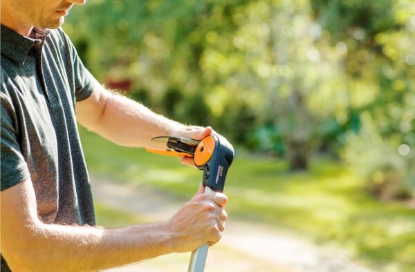 Fiskars 115017 UPX86 PowerGear Teleskopik Yüksek Dal Kesme Makası
