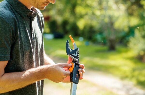 Fiskars 115017 UPX86 PowerGear Teleskopik Yüksek Dal Kesme Makası