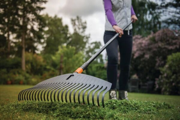 Fiskars 135013 Quikfit Çim ve Yaprak Tırmığı