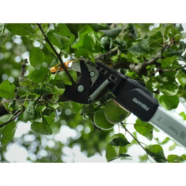 Fiskars 1080131 UPX96 Dualaction Teleskopik Yüksek Dal Kesme Makası