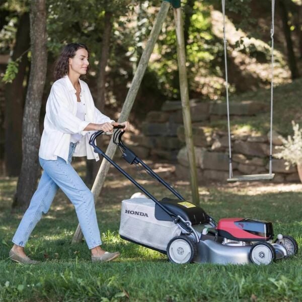 Honda HRG466 36 V Akülü Çim Biçme Makinesi